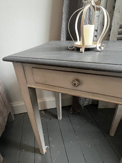 Vintage Side Table / French table with drawer