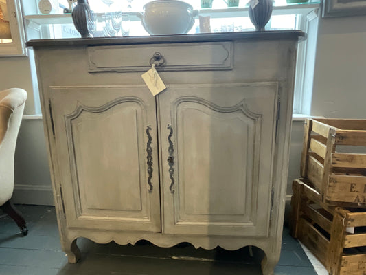 Beautifully restored 19C French buffet, kitchen free standing unit